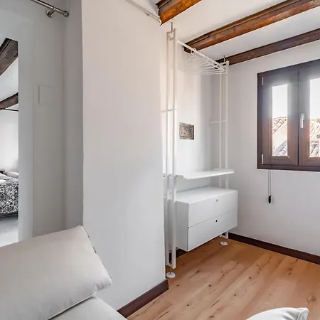 Apartment Guesthost - The Red Door