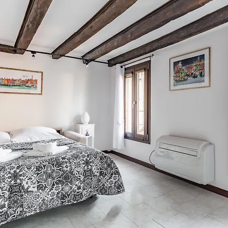 Guesthost - The Red Door Lejlighed *