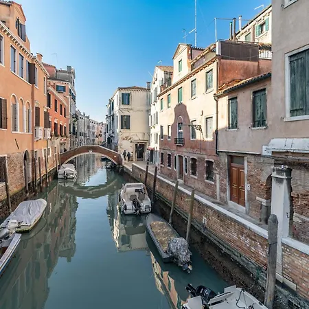 Guesthost - The Red Door