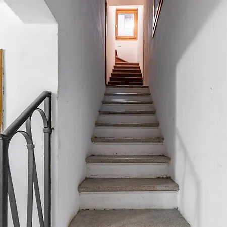 Lejlighed Guesthost - The Red Door *