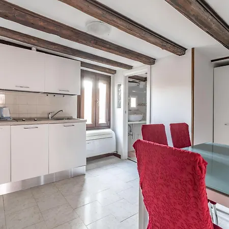 Guesthost - The Red Door Venedig