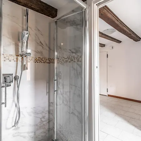 Guesthost - The Red Door Lejlighed *