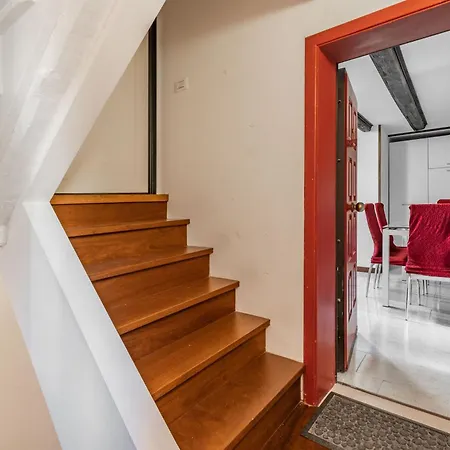 Guesthost - The Red Door Appartement Venetië